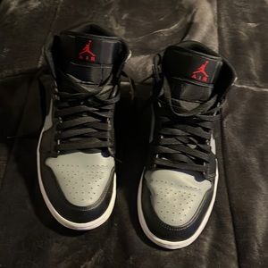 Air jordan 1 mid “shadow red” size 10